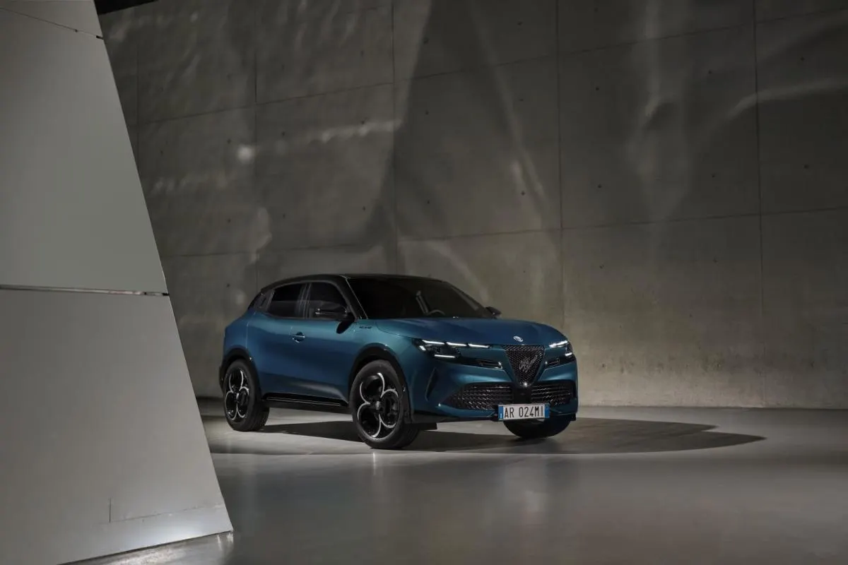 Alfa Romeo Junior İbrida - 2