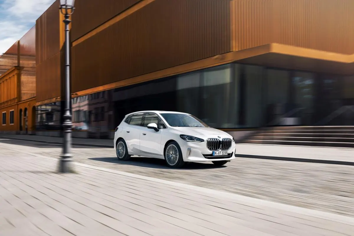 BMW 2 Serisi Active Tourer 2026 model MPV kasa tipi sıfır araç görseli