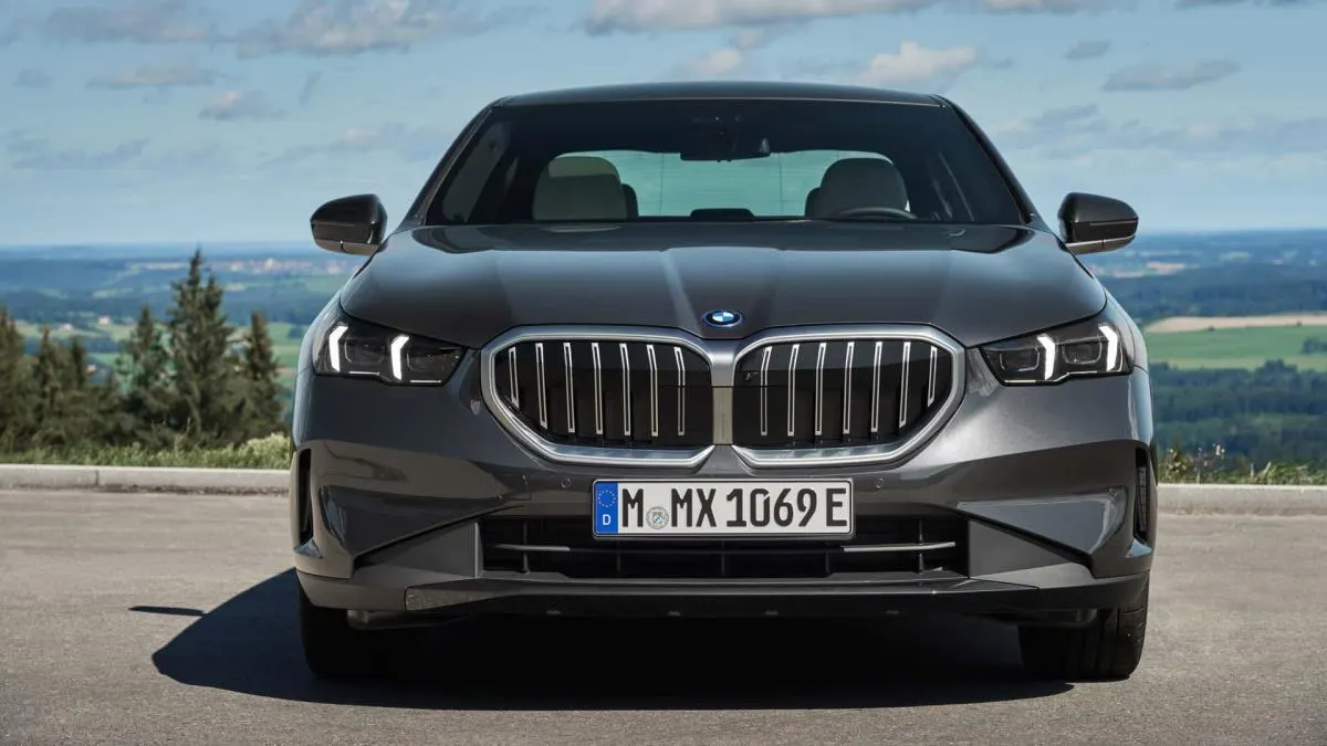BMW 5 Serisi Sedan - 4