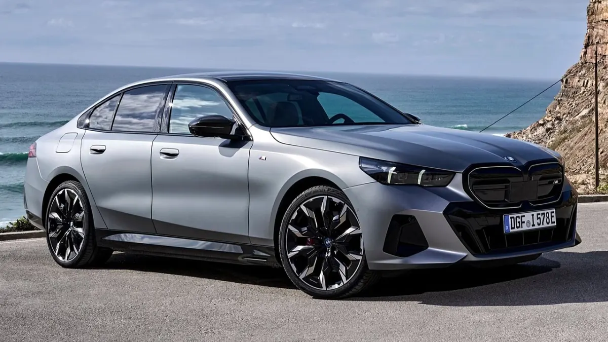 BMW i5 2026 model Sedan kasa tipi sıfır araç görseli