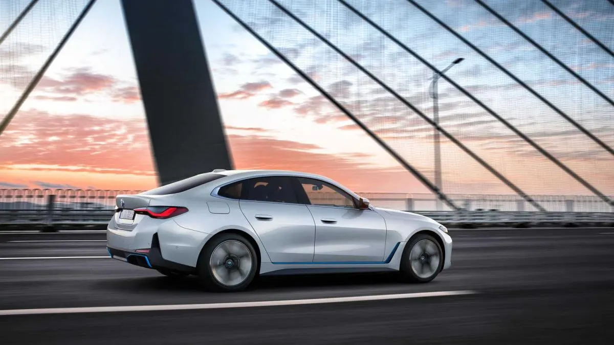 BMW i4 2026 model Sedan kasa tipi sıfır araç görseli