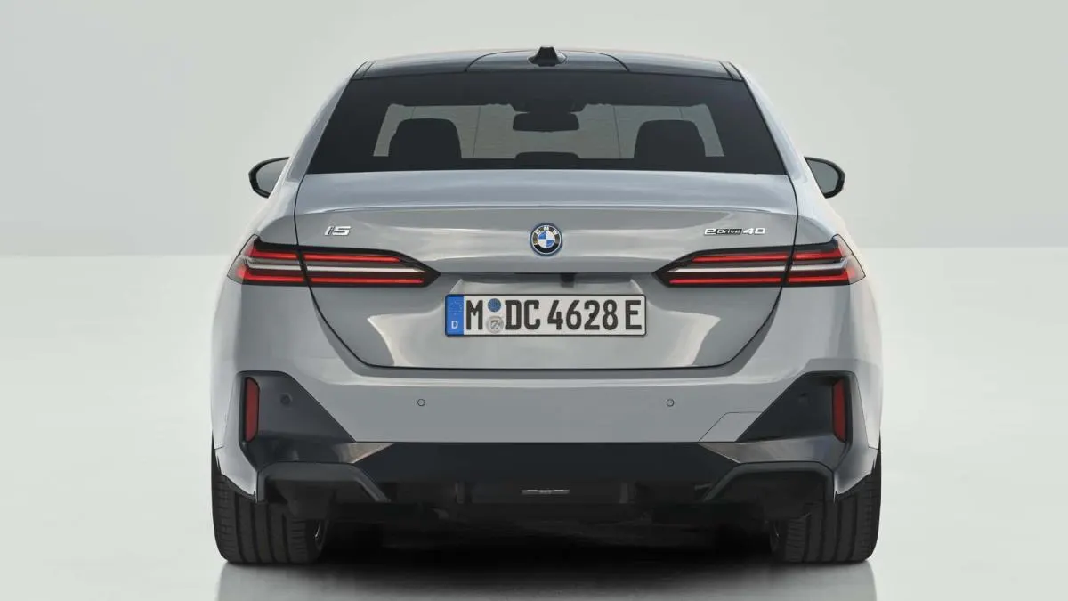 BMW i5 2026 model Sedan kasa tipi sıfır araç görseli