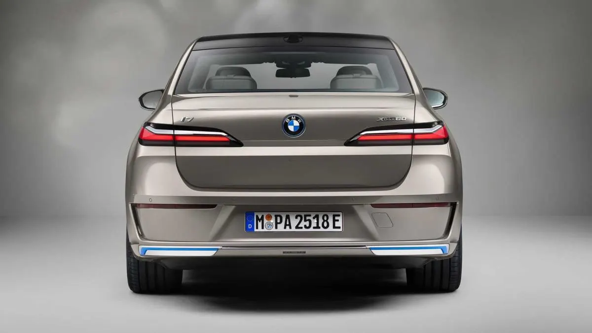 BMW i7 - 4