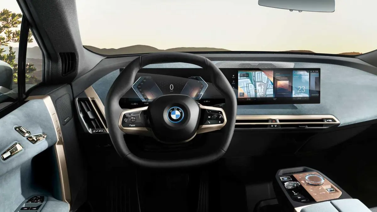 BMW iX - 4