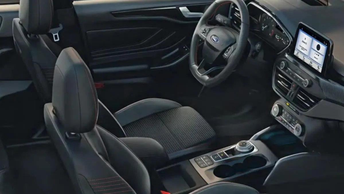 Ford Focus Sedan - 3