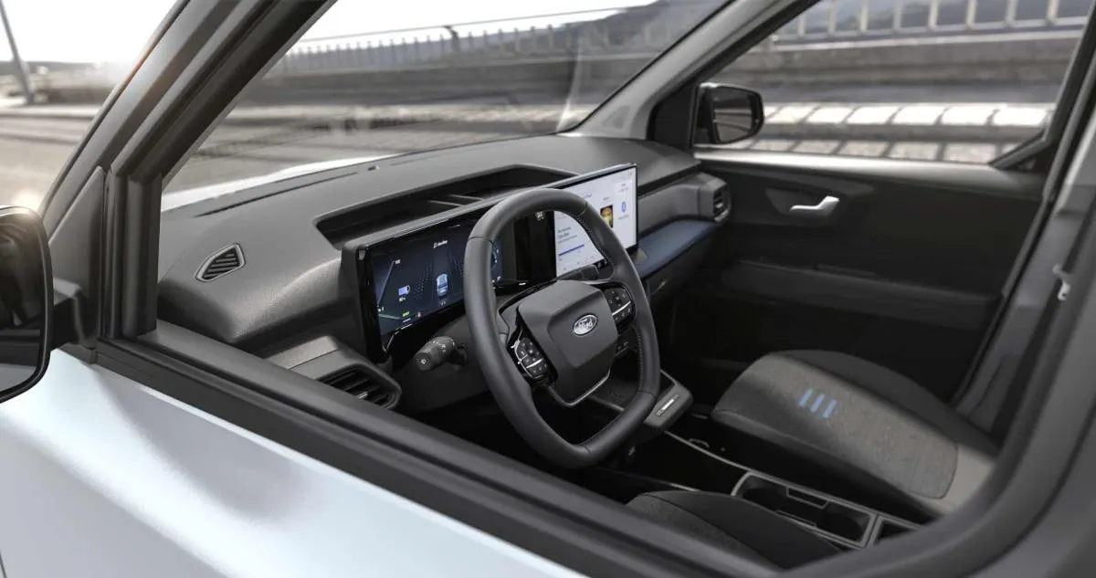 Ford E-Tourneo Courier - 2