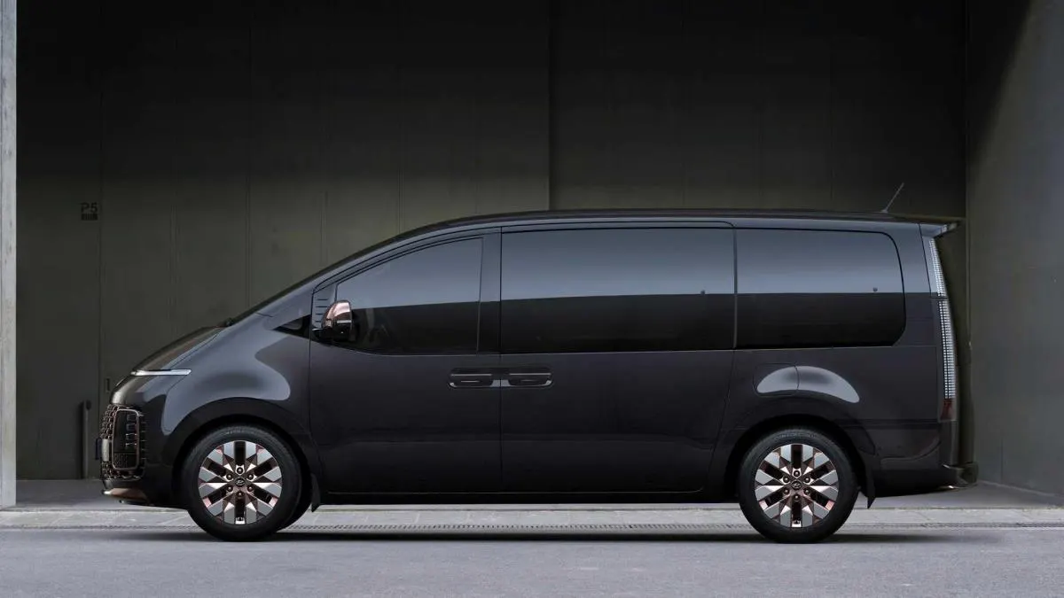 Hyundai Staria Hibrit - 2