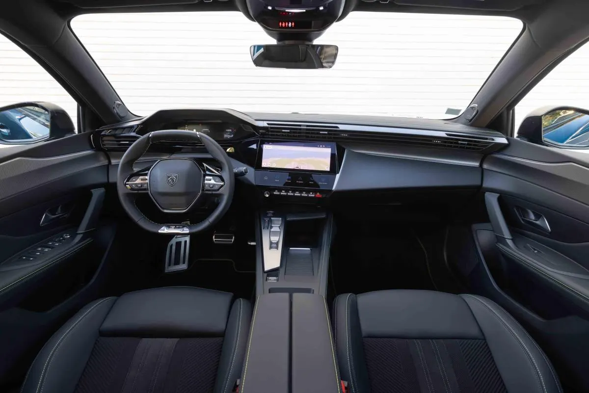 Peugeot 408 - 4