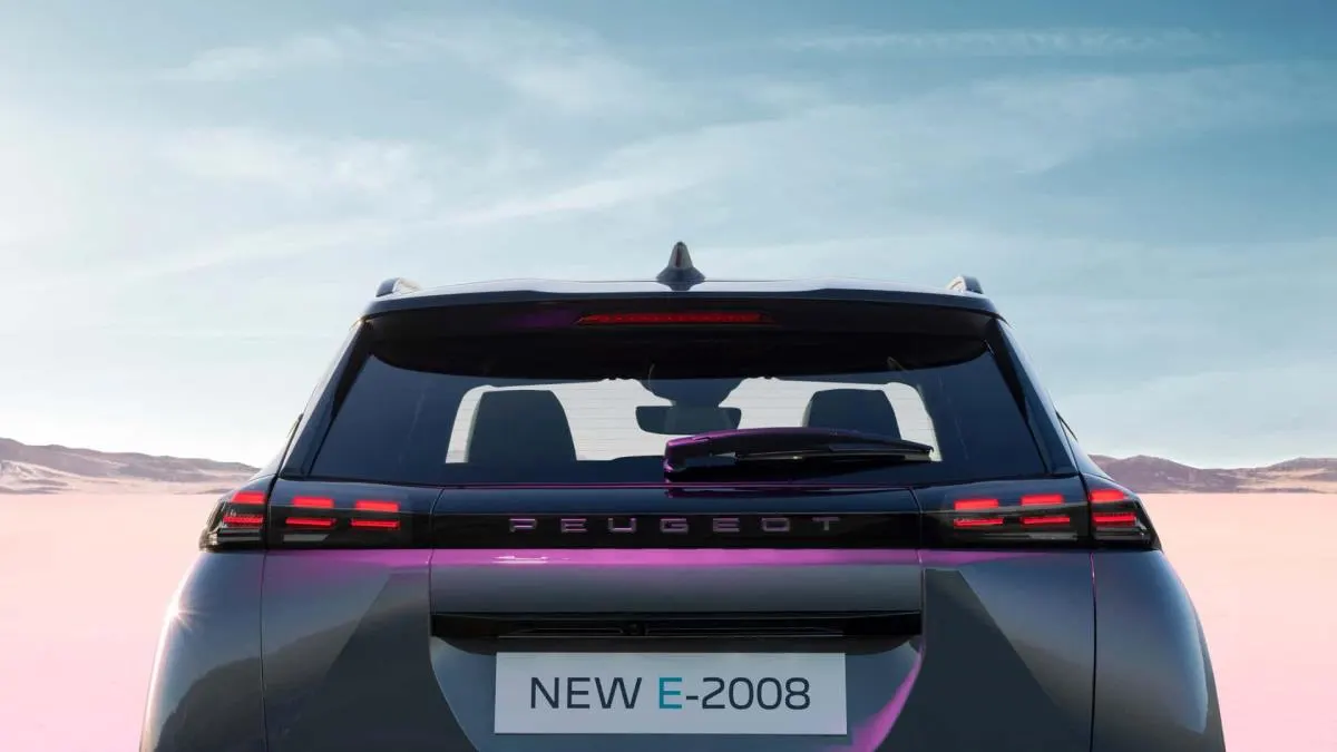 Peugeot E-2008 - 4