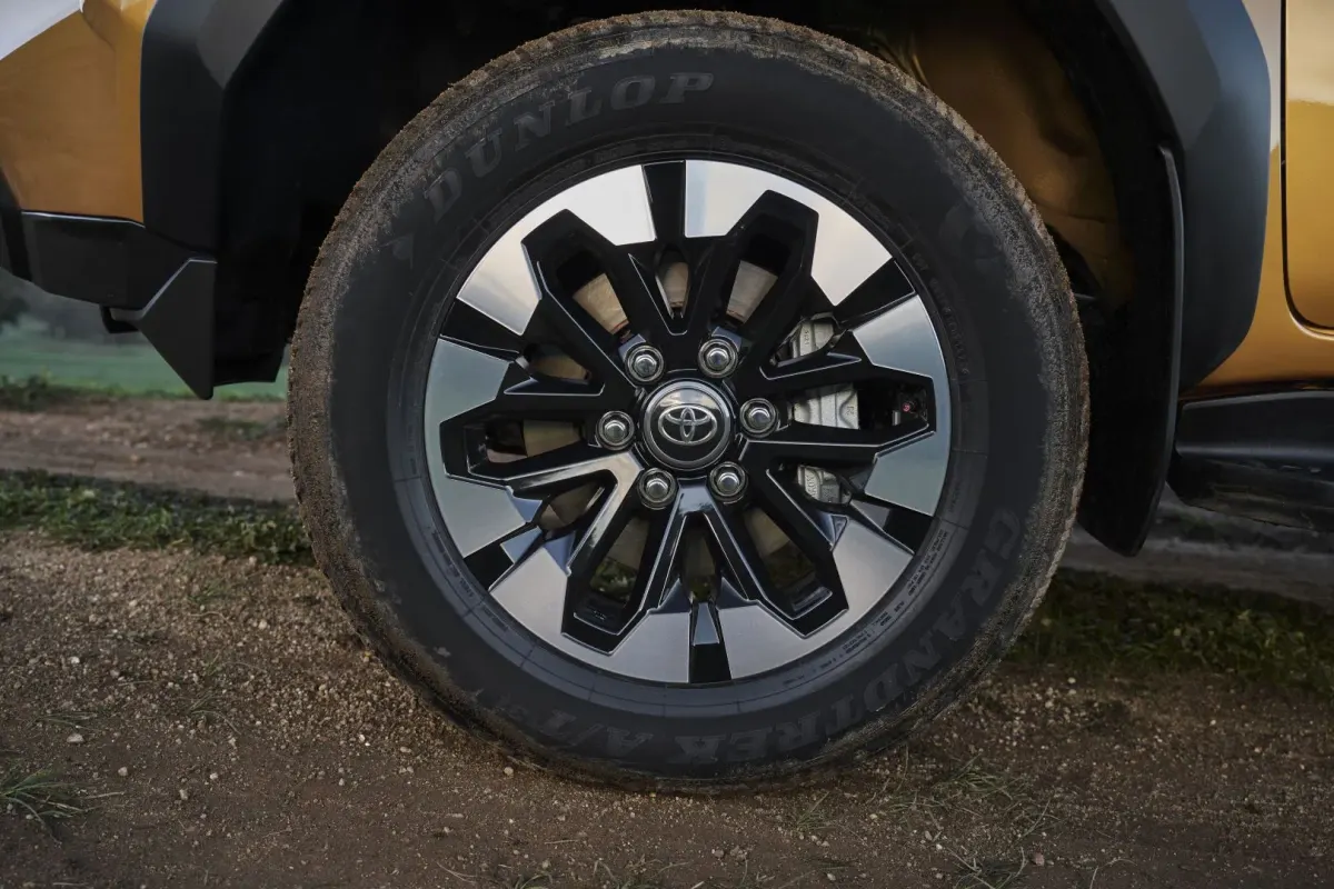 Toyota Hilux - 4