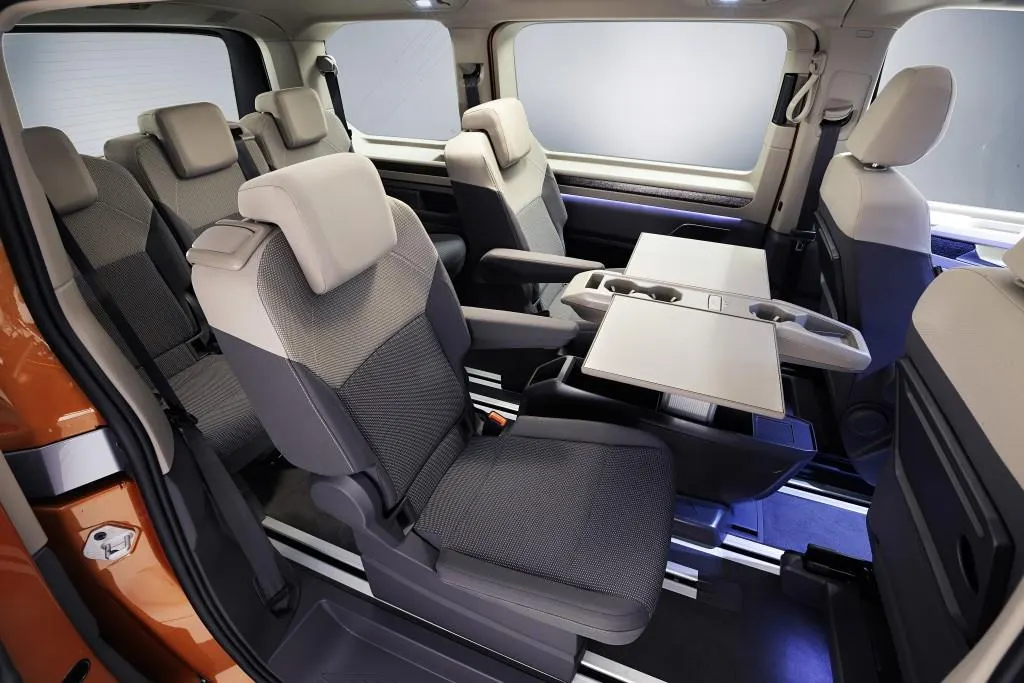 Volkswagen Multivan - 2