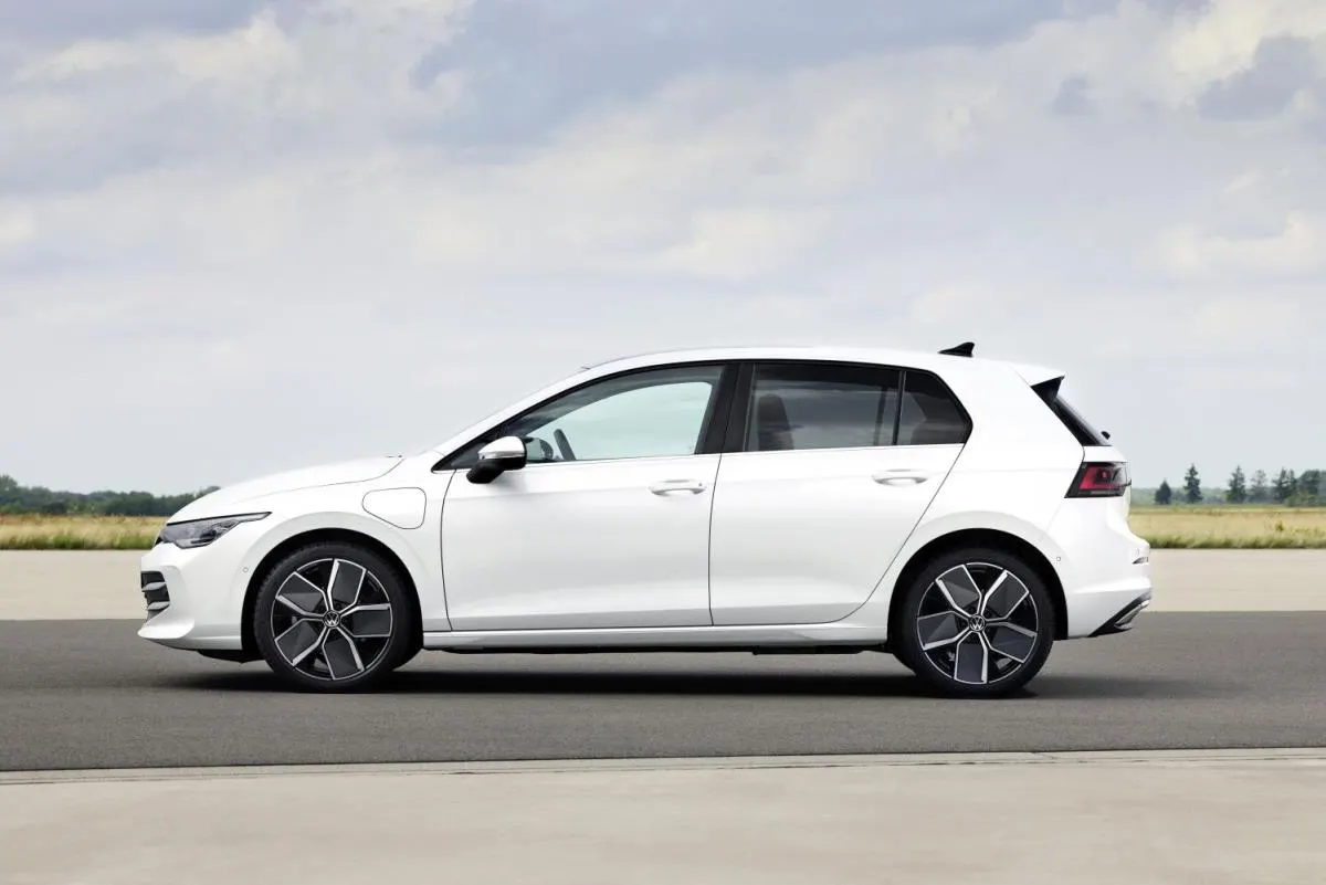 Volkswagen Golf - 2