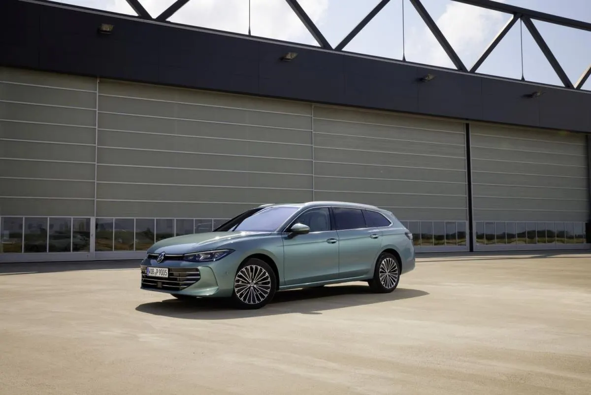 Volkswagen Passat - 4