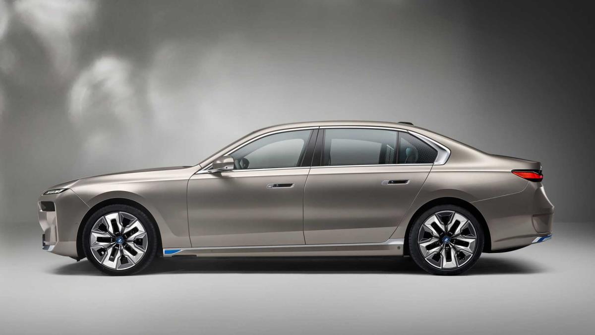 BMW i7